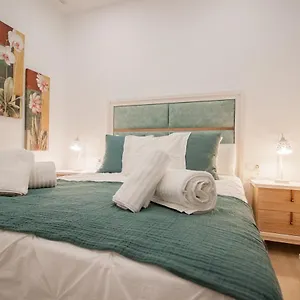 https://casa-urquinaona.hotelsincadiz.net